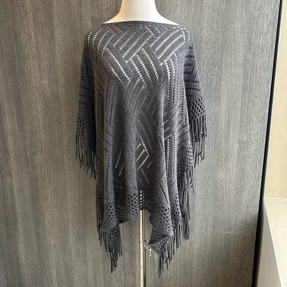 Handmade Knit Crochet Grey Poncho Size OS - Picture 1 of 3